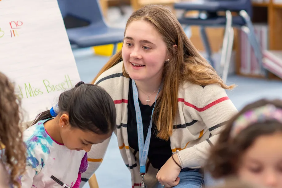 Sarah Bassett with teaching students during her internship at Chamberlain Elementary School
