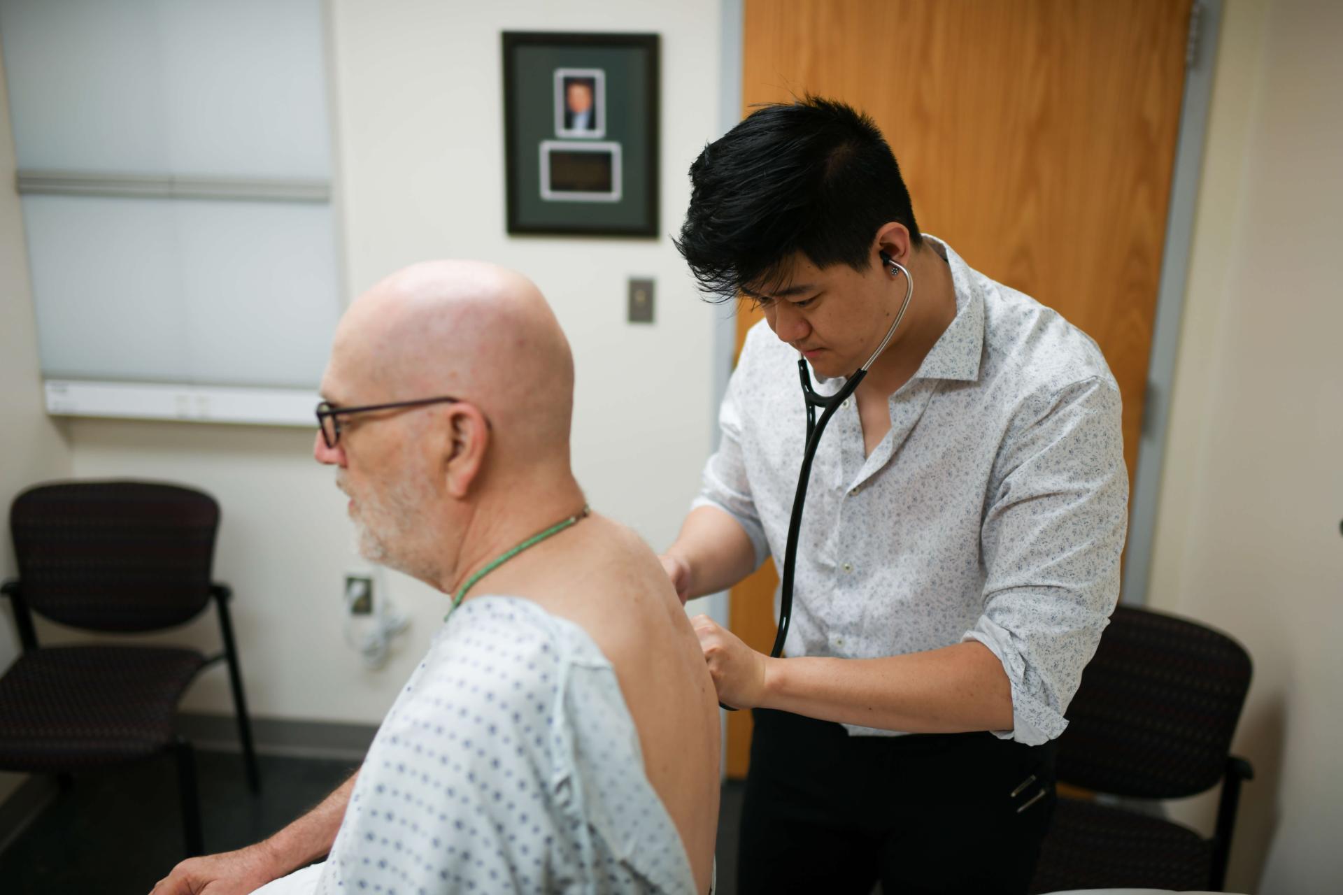 A physician listening to a patient's lung function. 