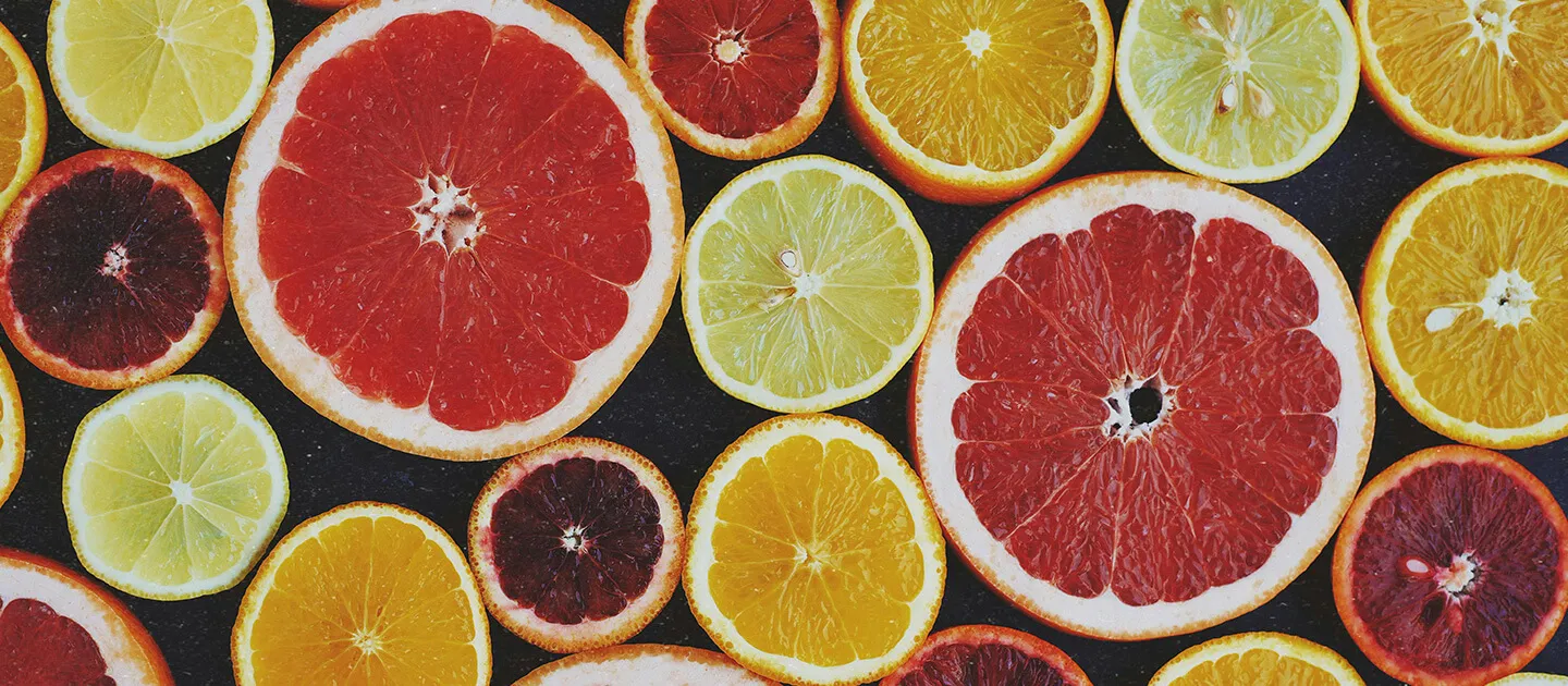 thin, round slices of various citrus fruits
