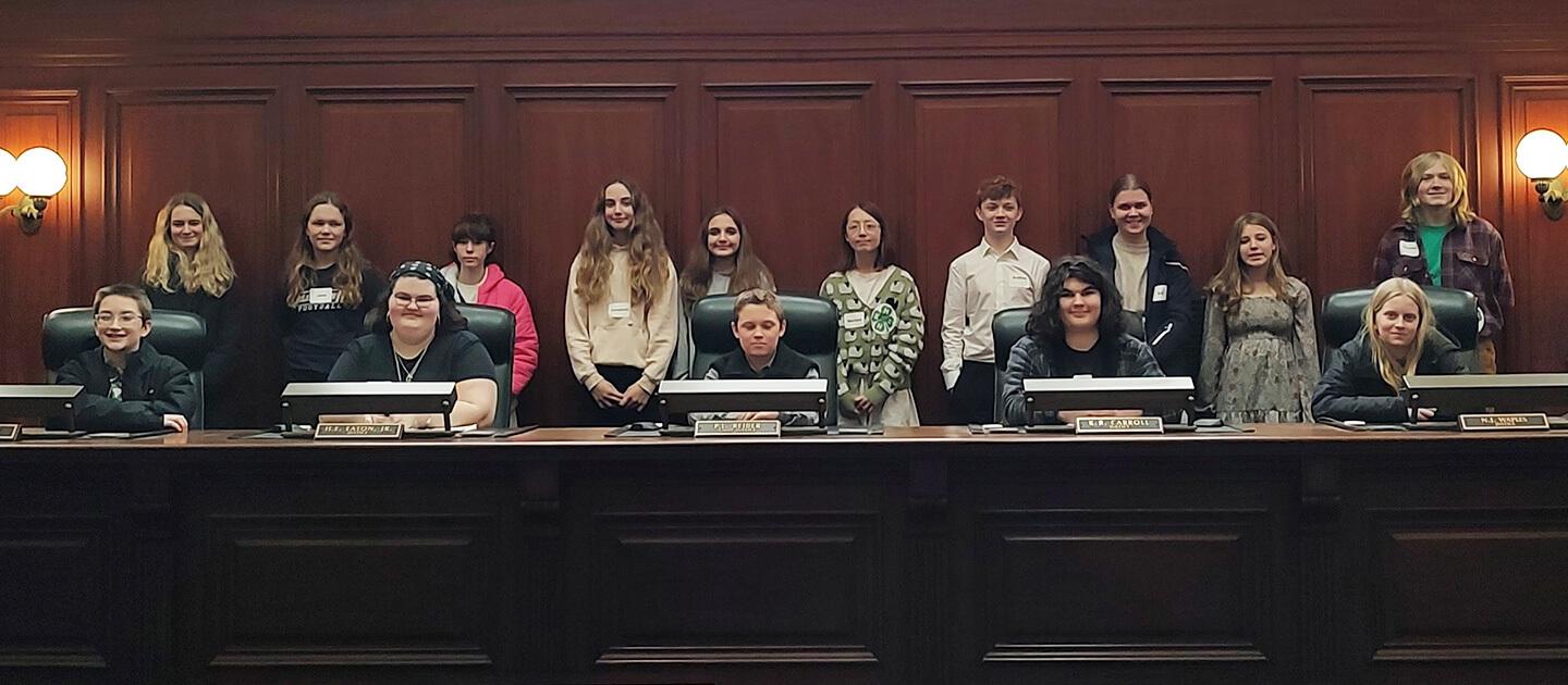 4-H'ers in a government office