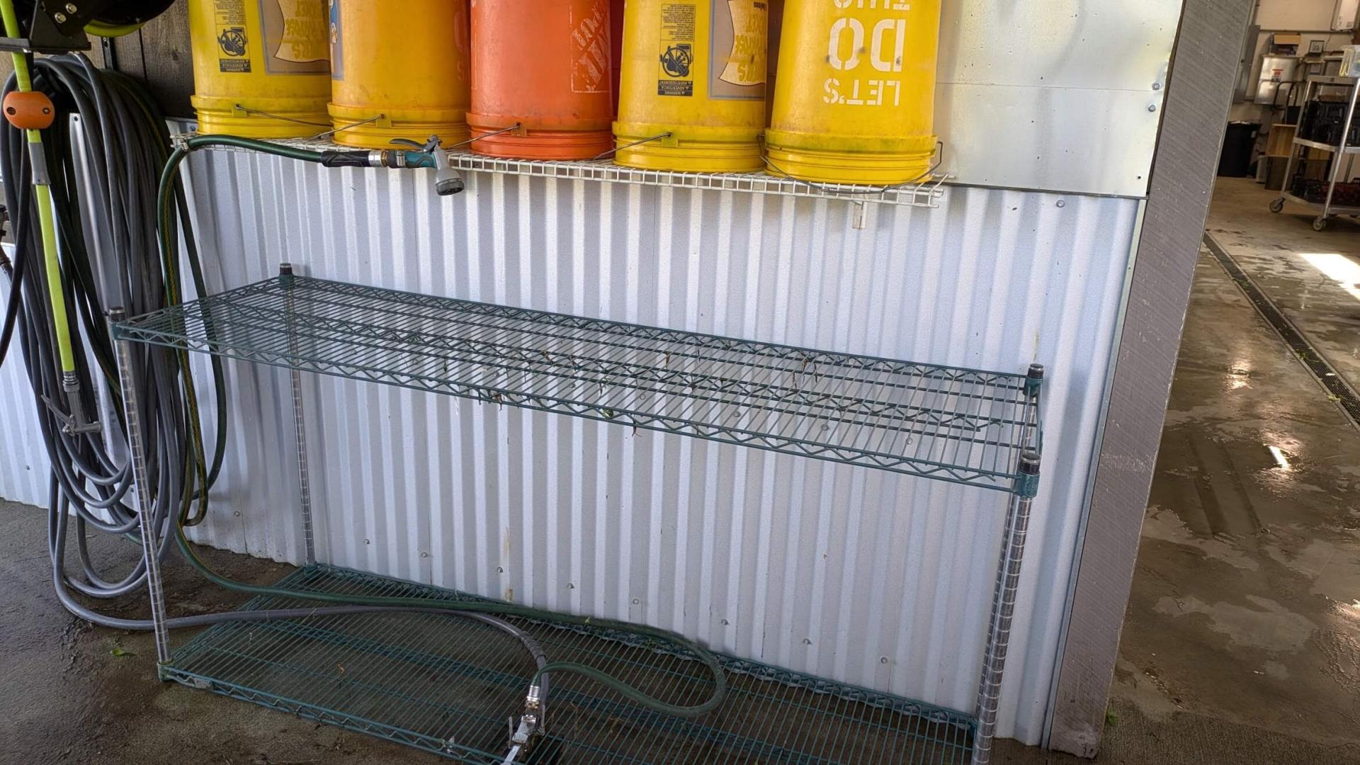 a spray table