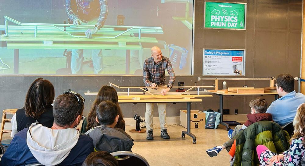 CEMS Physics Professor and Department Chair Matt Dawber shares physics demonstrations with family at ECHO