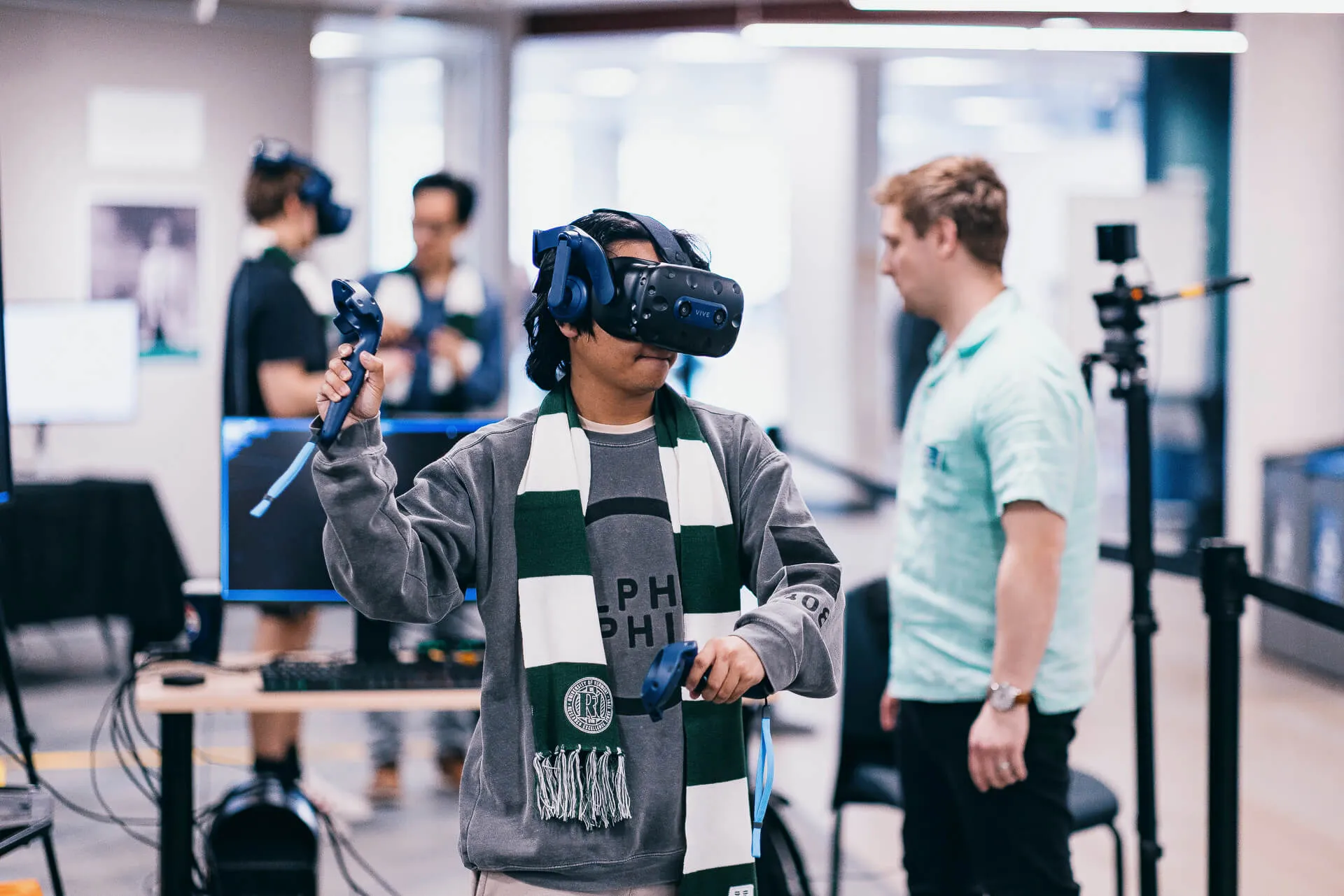 A student uses a VR headset