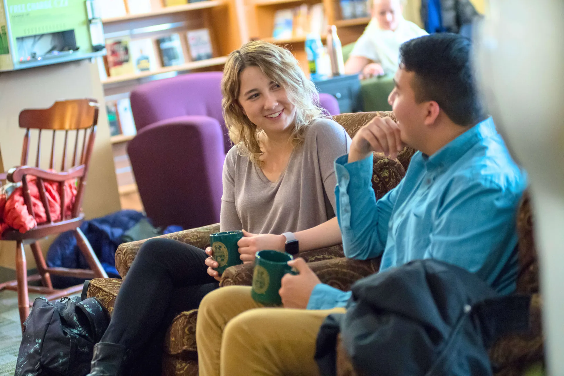 Two students socializing in a coffees shop