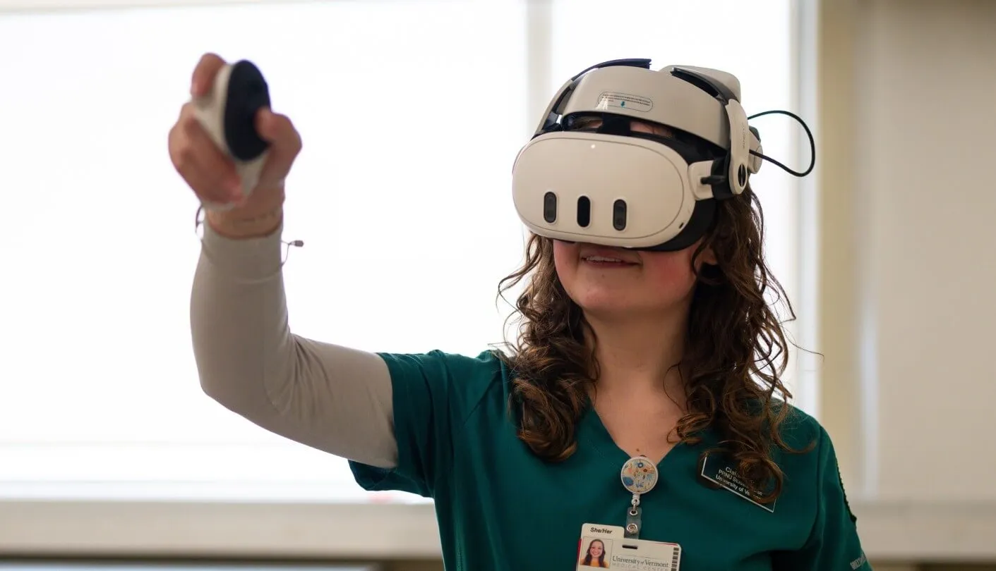 Nursing student using VR