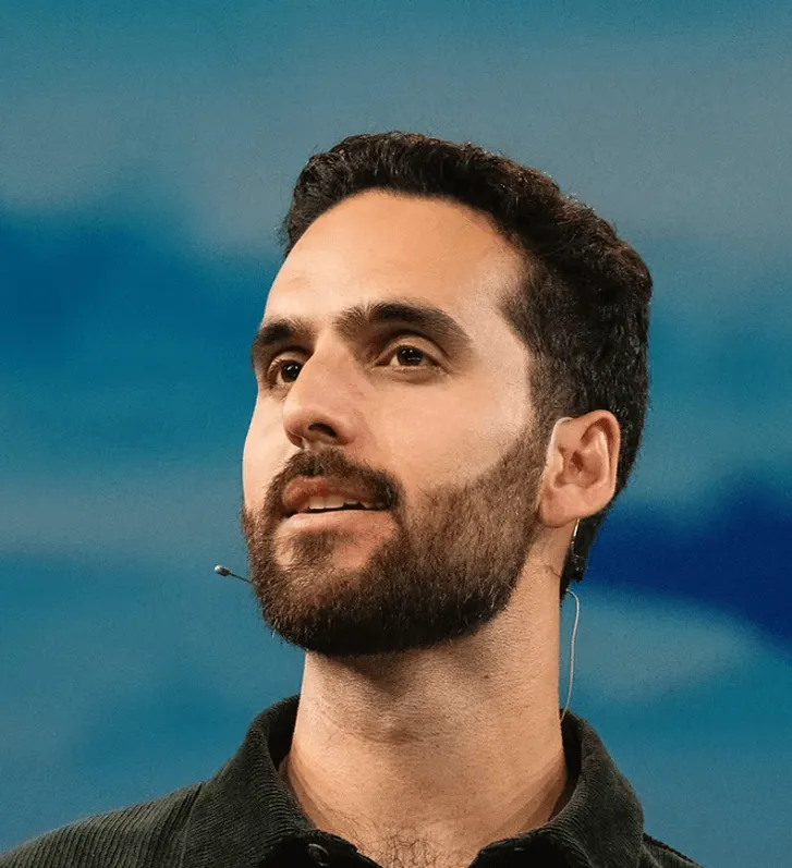 Simon Stolzoff headshot 