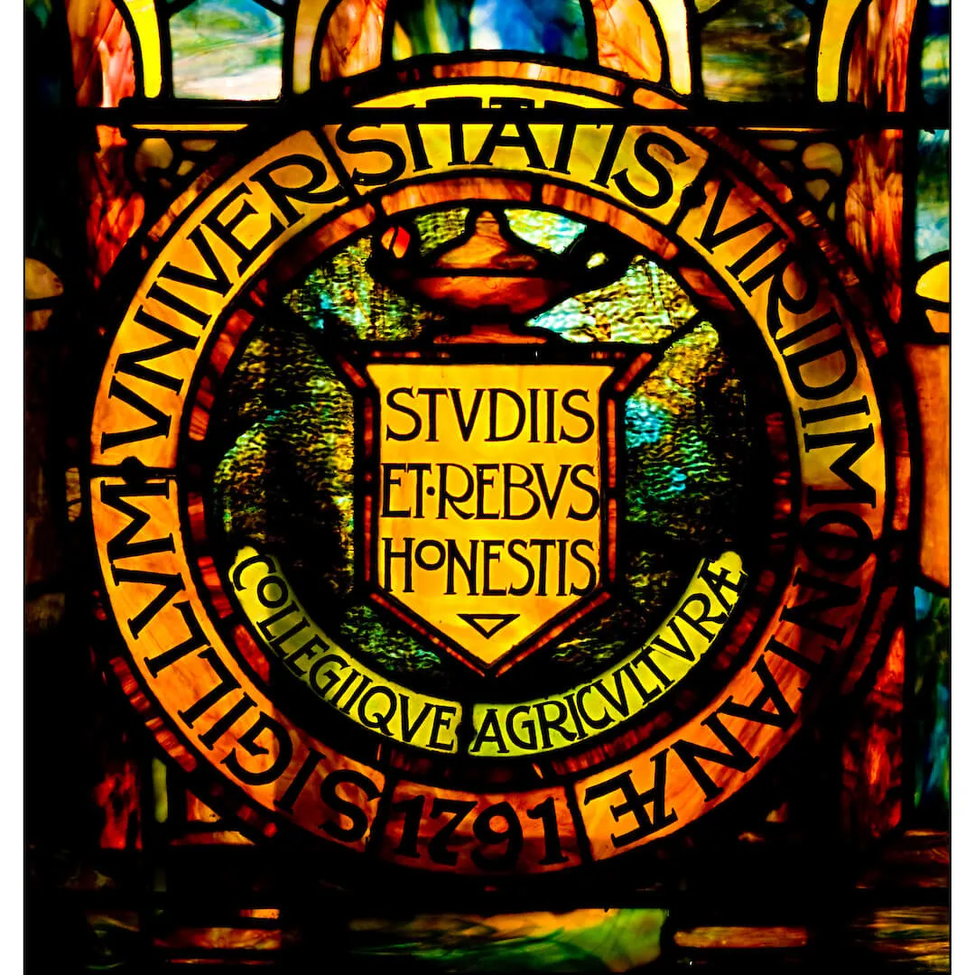 The university seal represented in stained glass.