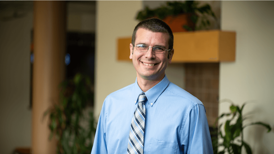 headshot of Steven Roberts, Ph.D., associate professor of microbiology and molecular genetics