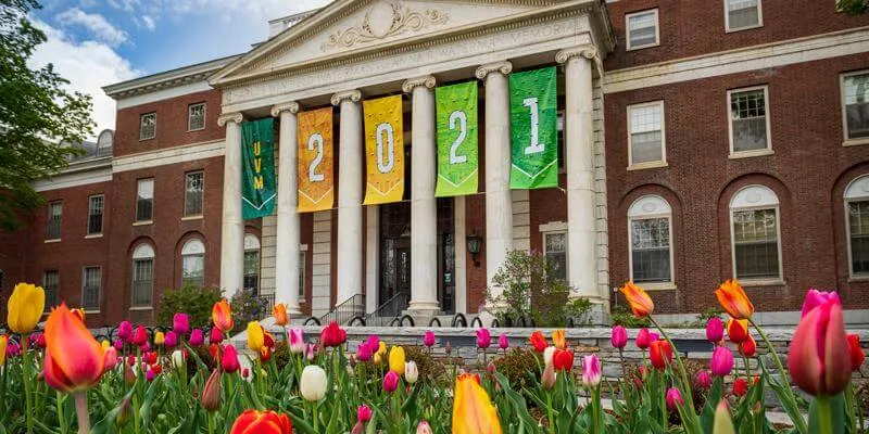 Waterman Building celebrates UVM Class of 2021 with prominent banner at entrance