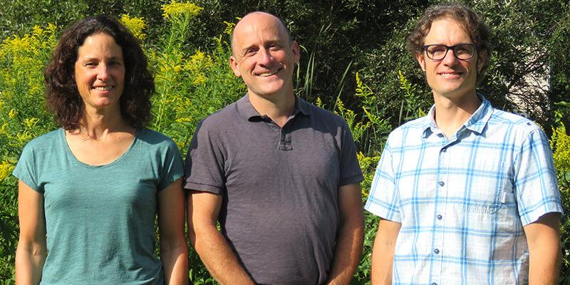 Rosalind Renfrew, John Lloyd, and Jason Hill