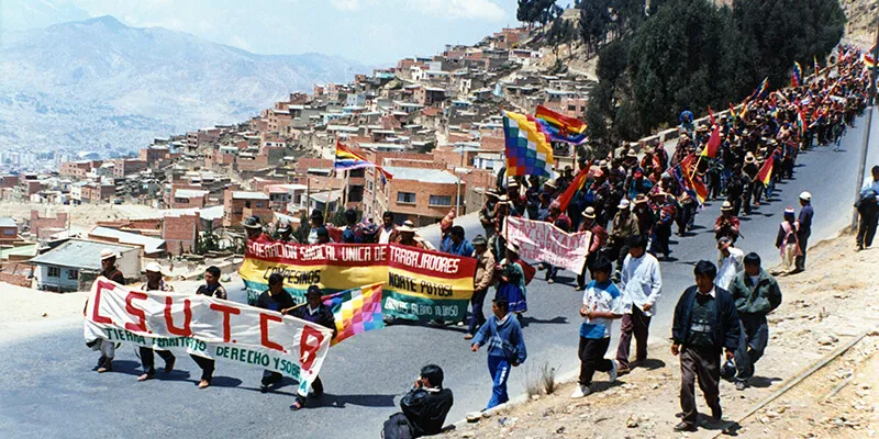 Indigenous activists at the 1996 March for Land and Territory cross into La Paz 