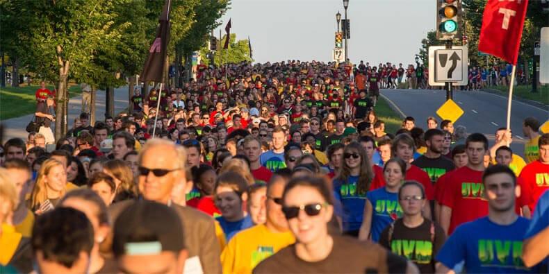 Students, faculty and staff in UVM t-shirts fill college street.