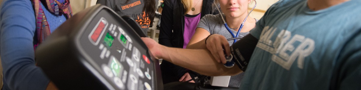 Students and faculty in the UVM DPT program laboratory