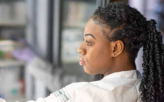 Christol Long '21 places a lab sample in a cooler
