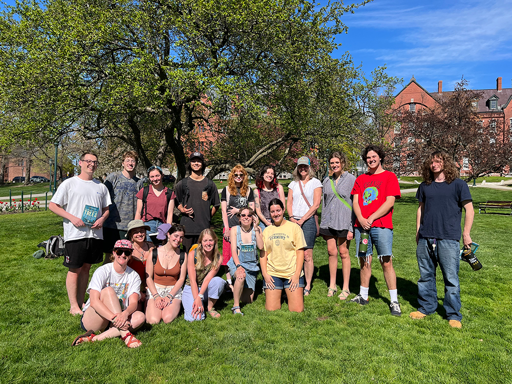 group of  students making up Fellowship in Restoration Ecologies and Cultures 