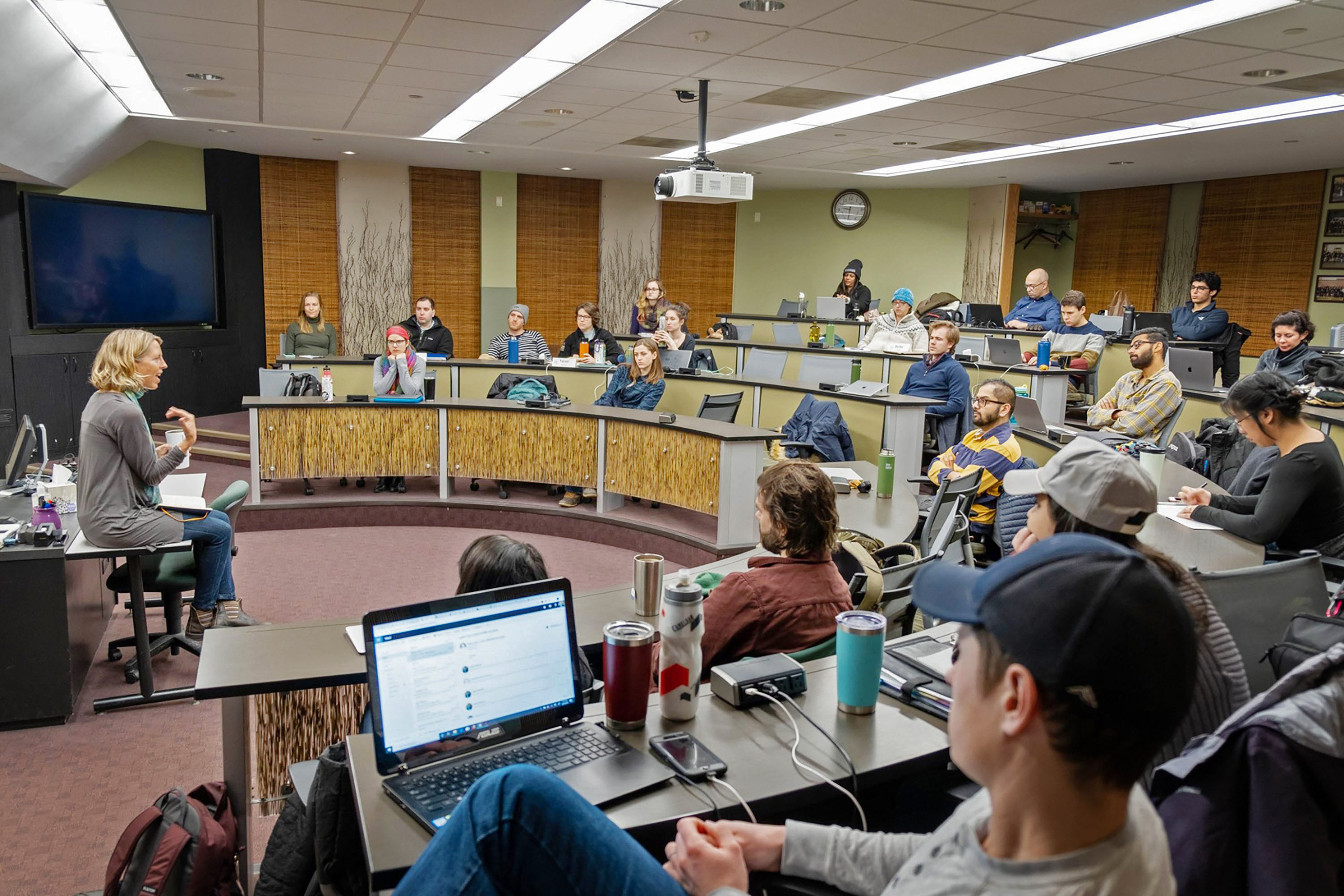 Kate Williams, CEO at 1% for the Planet, discusses the intersection of business and environmentalism with SI-MBA students.