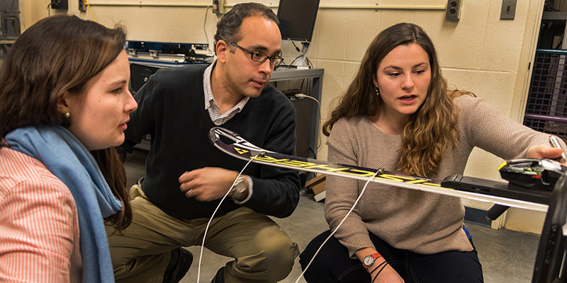 Professor Eric Hernandez works with undergraduate students