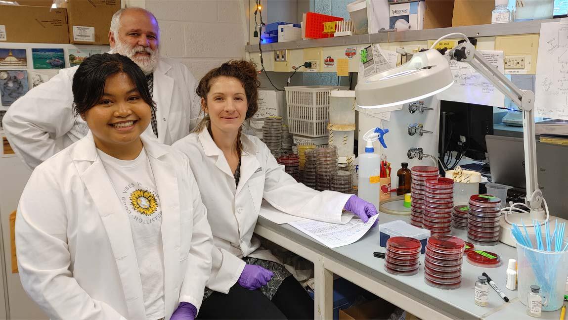 John Barlow, Caitlin Jeffrey and Graecia Pacheco in the Barlow Lab. 