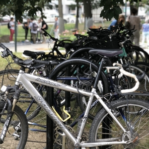 uvm campus bikes parked on a bike rack