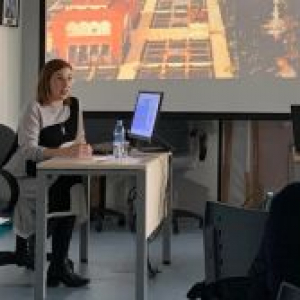 Di Dio giving presentation during art class
