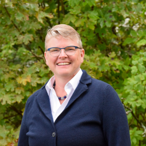 Rev.Laura's headshot