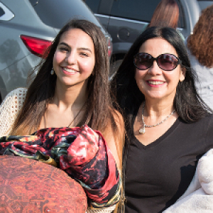 mom and daughter visit campus