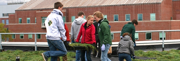 Students install green roof on Aiken Center