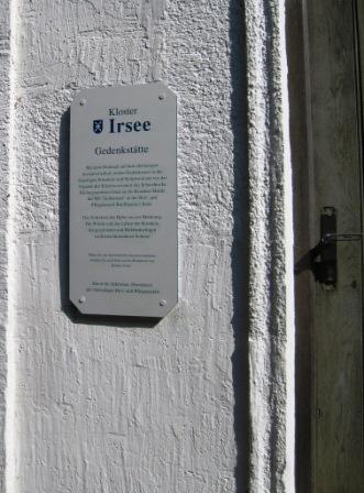 Memorial plaque at the entrance of the new memorial