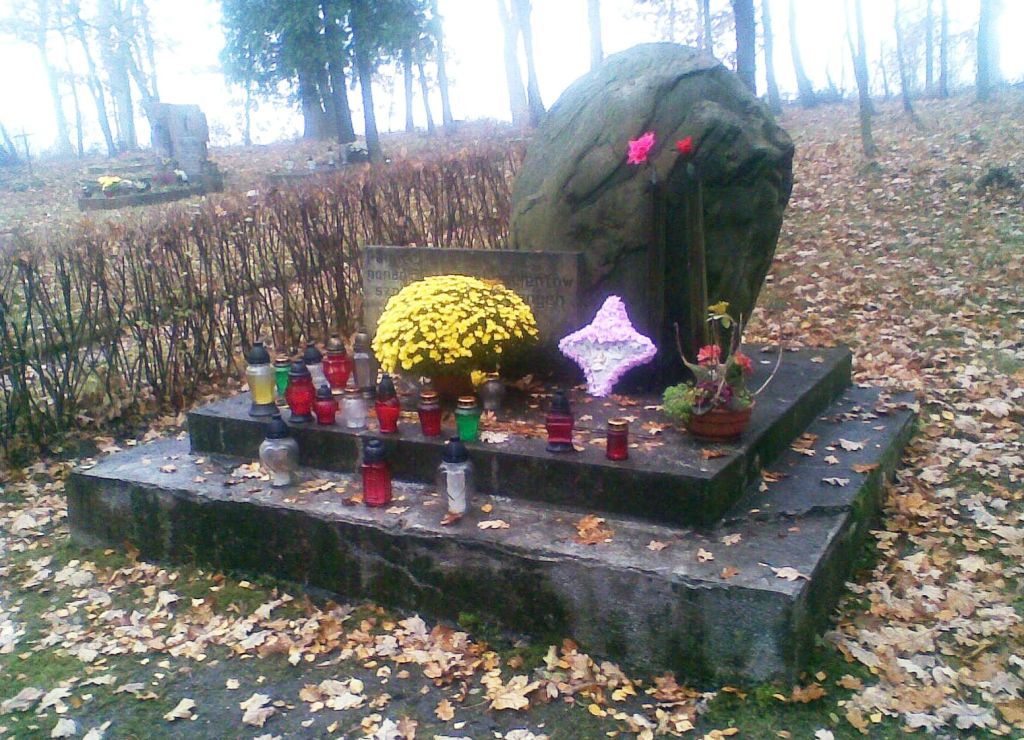 picture of kocborowo memorial on All Saints